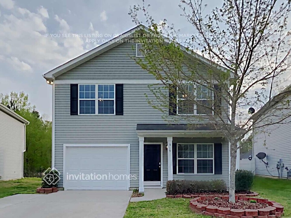 315 Hunslet Cir in Charlotte, NC - Building Photo