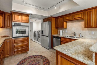 2420 Torrey Pines Rd in San Diego, CA - Building Photo - Building Photo