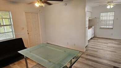 808 NE 10th St, Unit 3 in Hallandale Beach, FL - Building Photo - Building Photo