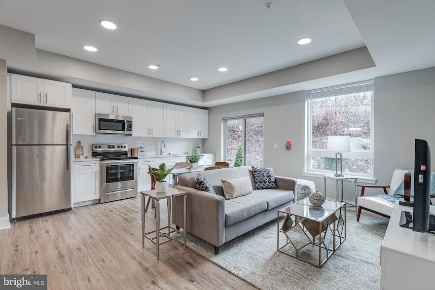 1952 Bryn Mawr Ave, Unit 1B in Philadelphia, PA - Building Photo