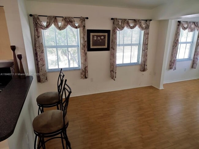 2586 Centergate Dr, Unit 307 in Miramar, FL - Building Photo - Building Photo