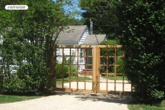 46 Oak Ln in Amagansett, NY - Building Photo - Building Photo