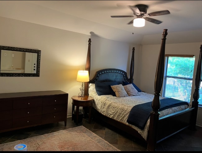 103 Acapulco Ct in Lakeway, TX - Foto de edificio - Building Photo