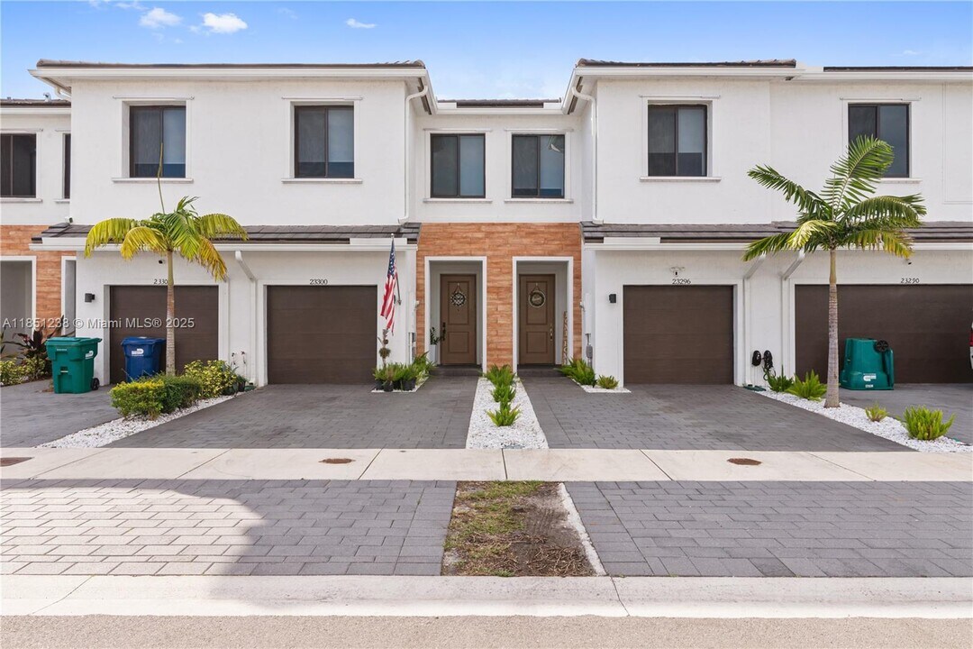 23300 SW 110th Ct in Princeton, FL - Foto de edificio
