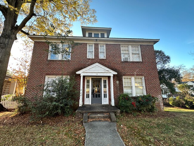 property at 822 E Tremont Ave