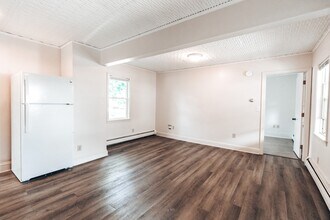 52 Myrtle St in Westbrook, ME - Building Photo - Building Photo
