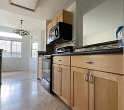 8110 Mountain View Dr, Unit A in Pleasanton, CA - Foto de edificio - Building Photo