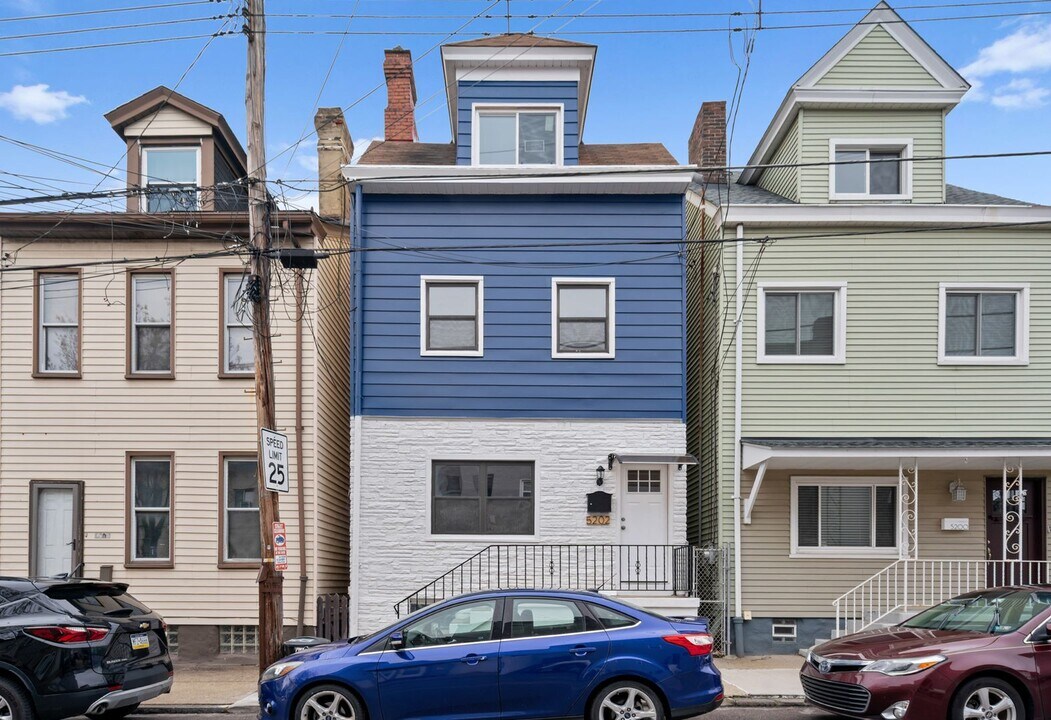 5202 Keystone St in Pittsburgh, PA - Building Photo