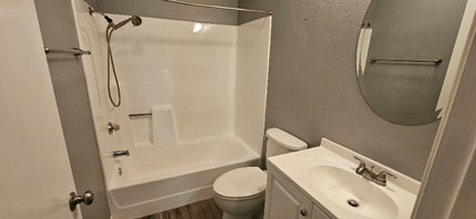 14886 Reedley St in Moorpark, CA - Foto de edificio - Building Photo