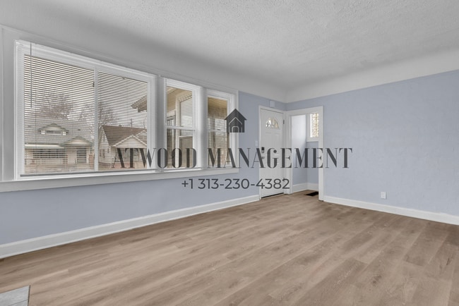 This beautifully updated 4-bedroom, 1-bath single-family home is ready for move-in! in Detroit, MI - Building Photo - Building Photo