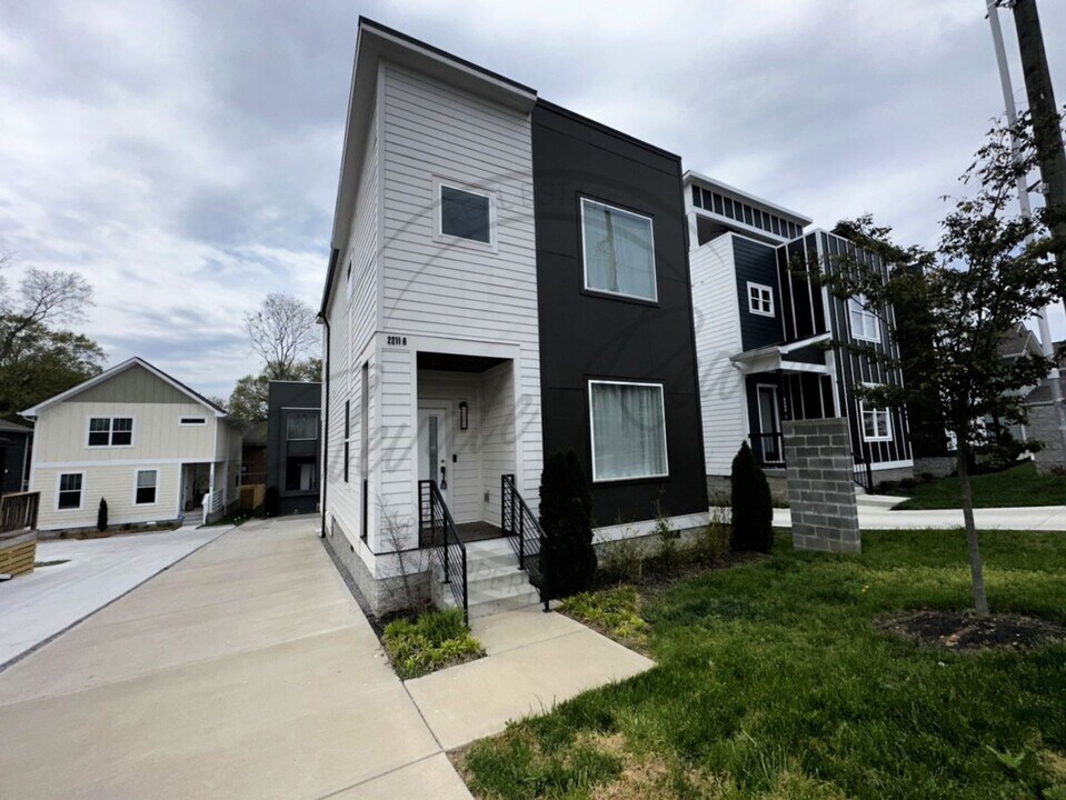 2211 24th Ave N in Nashville, TN - Building Photo