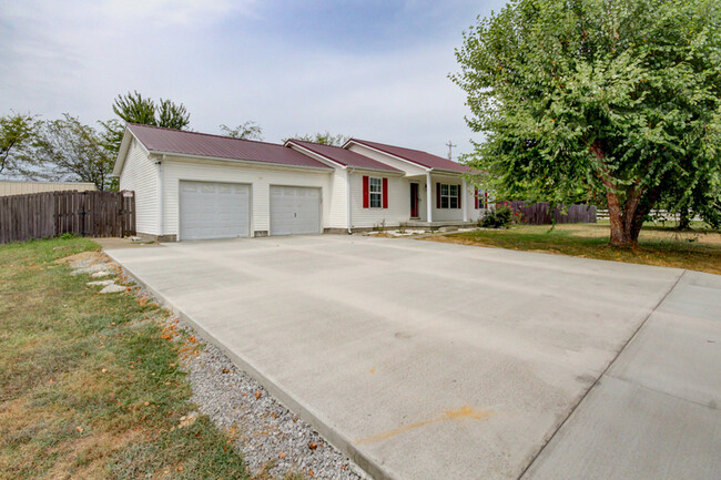 16 Winding Oaks in Elkton, KY - Building Photo - Building Photo