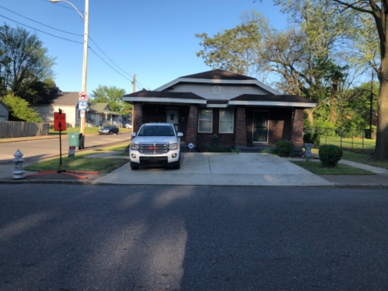 1102 College St in Memphis, TN - Building Photo