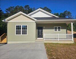 3255 Catalpa Ave in Buena Vista, VA - Building Photo