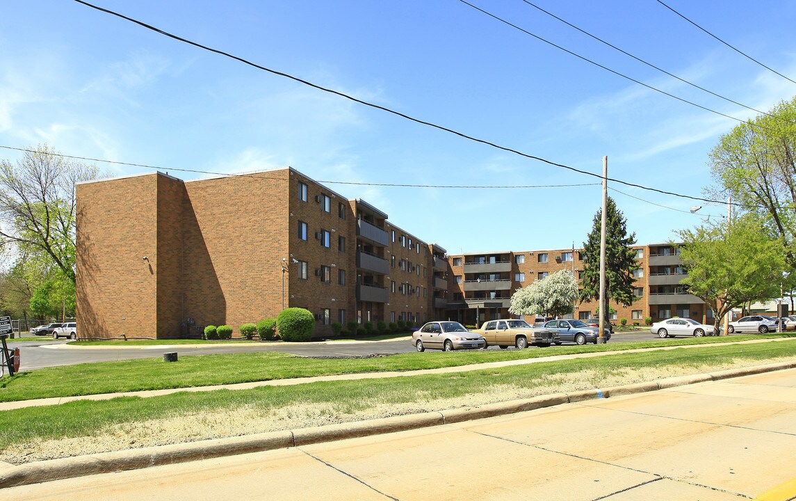 Spring Hill Villa in Cleveland, OH - Building Photo