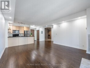 4196 Dundas St W in Toronto, ON - Building Photo - Building Photo