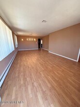 19 Tivoli St in Toms River, NJ - Foto de edificio - Building Photo