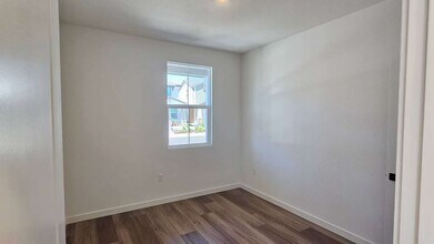 10295 Maribel Way in Elk Grove, CA - Foto de edificio - Building Photo