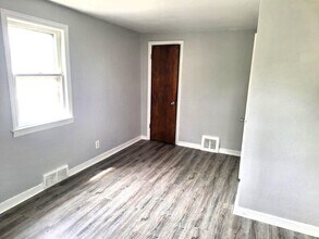 2215 S 90th St in West Allis, WI - Building Photo - Building Photo