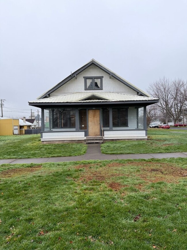 property at 146 N 4th St