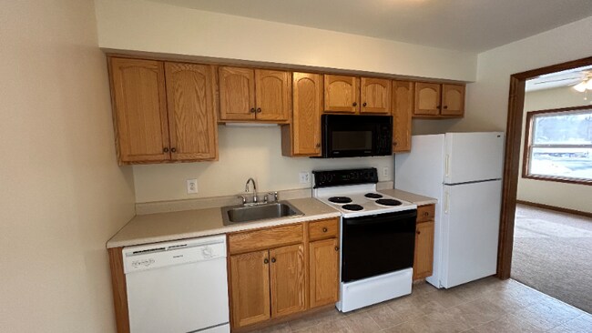1052 Community Rd in Schenectady, NY - Foto de edificio - Building Photo
