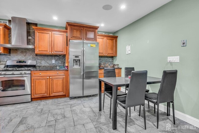 29 Christopher Ln in Colonia, NJ - Building Photo - Building Photo