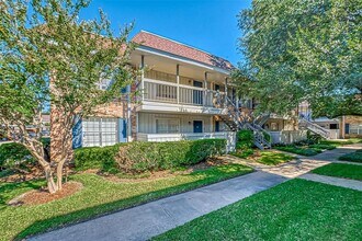 2250 Bering Dr in Houston, TX - Building Photo - Building Photo