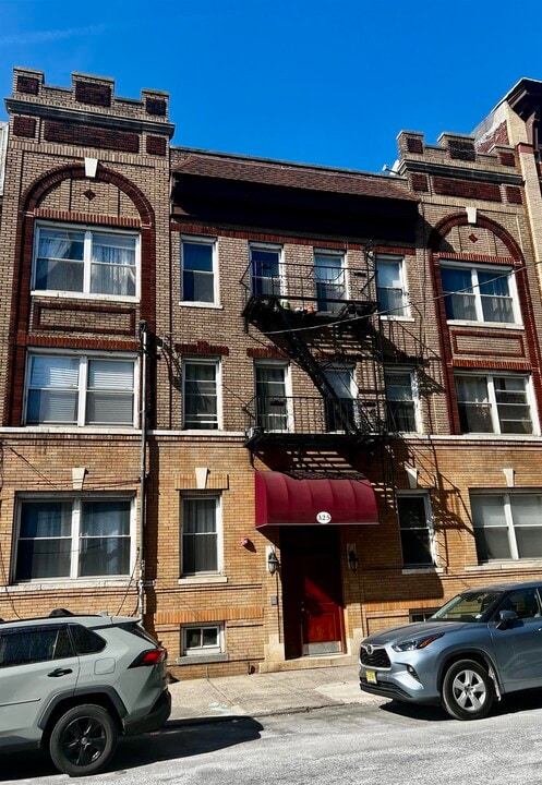 325 Baldwin Ave in Jersey City, NJ - Building Photo