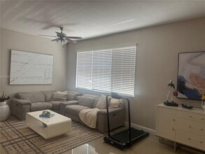 798 NE 43rd St in Oakland Park, FL - Building Photo - Building Photo