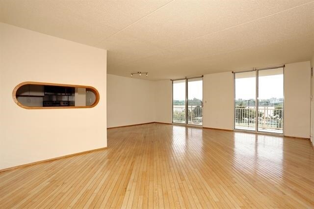 1055 River Rd in Edgewater, NJ - Building Photo - Building Photo