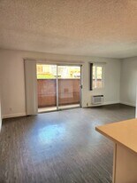 8726 Independence Ave, Unit 106I in Los Angeles, CA - Building Photo