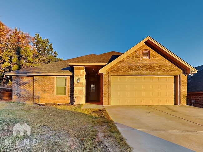 2612 Creek Dr in Granbury, TX - Building Photo - Building Photo