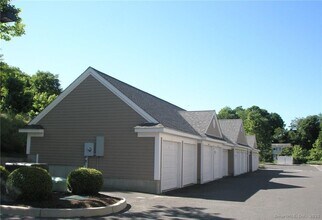 20 Orchard St in Brookfield, CT - Building Photo - Building Photo