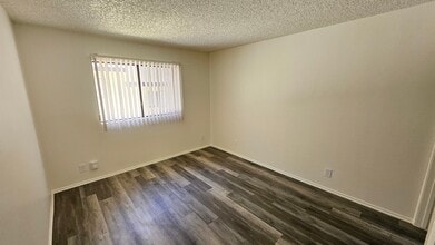 2241 Florencita Dr W in Montrose, CA - Building Photo - Building Photo