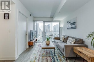 19 Western Battery Rd in Toronto, ON - Building Photo - Building Photo