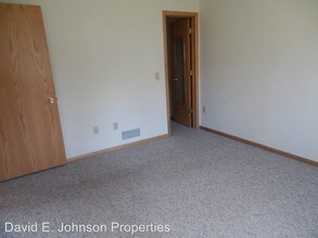 802 Francis St in Faribault, MN - Building Photo - Building Photo