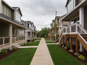 Heritage Terrace in Hillsboro, OR - Building Photo - Building Photo