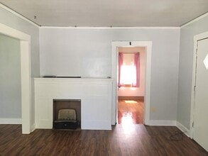 414 Crescent Blvd in Hutchinson, KS - Building Photo - Building Photo
