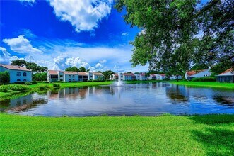661 Windsurf Ln in Naples, FL - Foto de edificio - Building Photo
