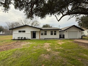 6210 Delany Rd in Hitchcock, TX - Building Photo - Building Photo