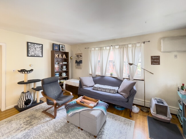 594 Centre St, Unit 8 in Boston, MA - Foto de edificio - Building Photo