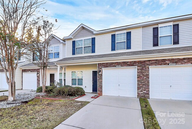14051 Singleleaf Lane in Charlotte, NC - Foto de edificio - Building Photo
