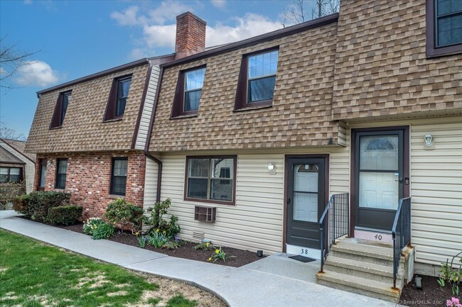 38 Homestead Ln in Brookfield, CT - Foto de edificio - Building Photo