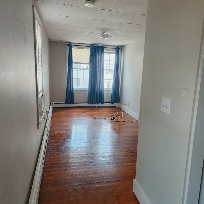 104 Apsley St in Hudson, MA - Building Photo - Building Photo
