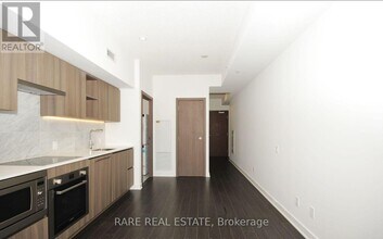 19-3119 Bathurst St in Toronto, ON - Building Photo - Building Photo