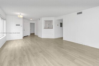 2351 NW 33rd St in Oakland Park, FL - Building Photo - Building Photo