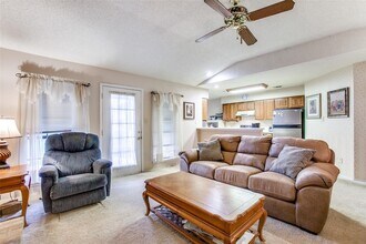 9442 Willard St in Rowlett, TX - Foto de edificio - Building Photo