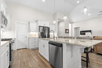 559 S Ascend Dr in Washington, UT - Foto de edificio - Building Photo