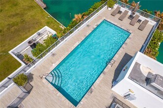 9901 E Bay Harbor Dr in Bay Harbor Islands, FL - Building Photo - Building Photo