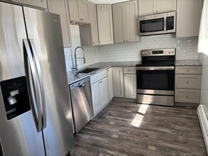 178 Churchill Dr in Newington, CT - Foto de edificio - Building Photo